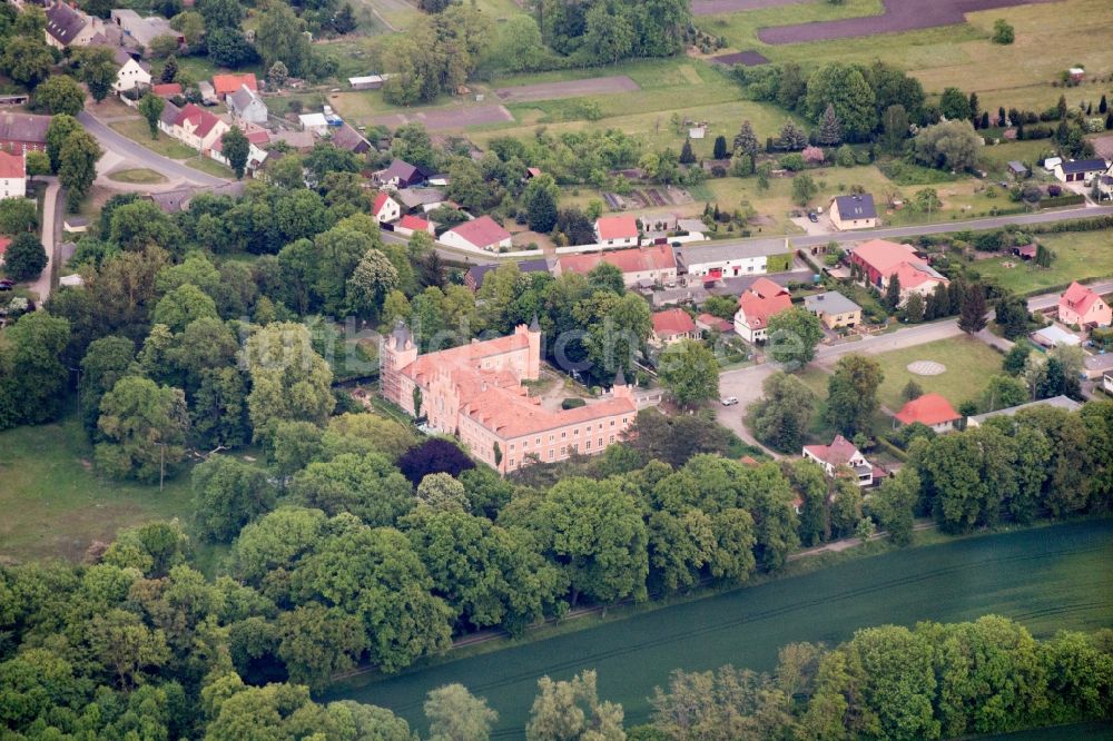 Gusow-Platkow aus der Vogelperspektive: Schloss Gusow in Gusow-Platkow im Bundesland Brandenburg