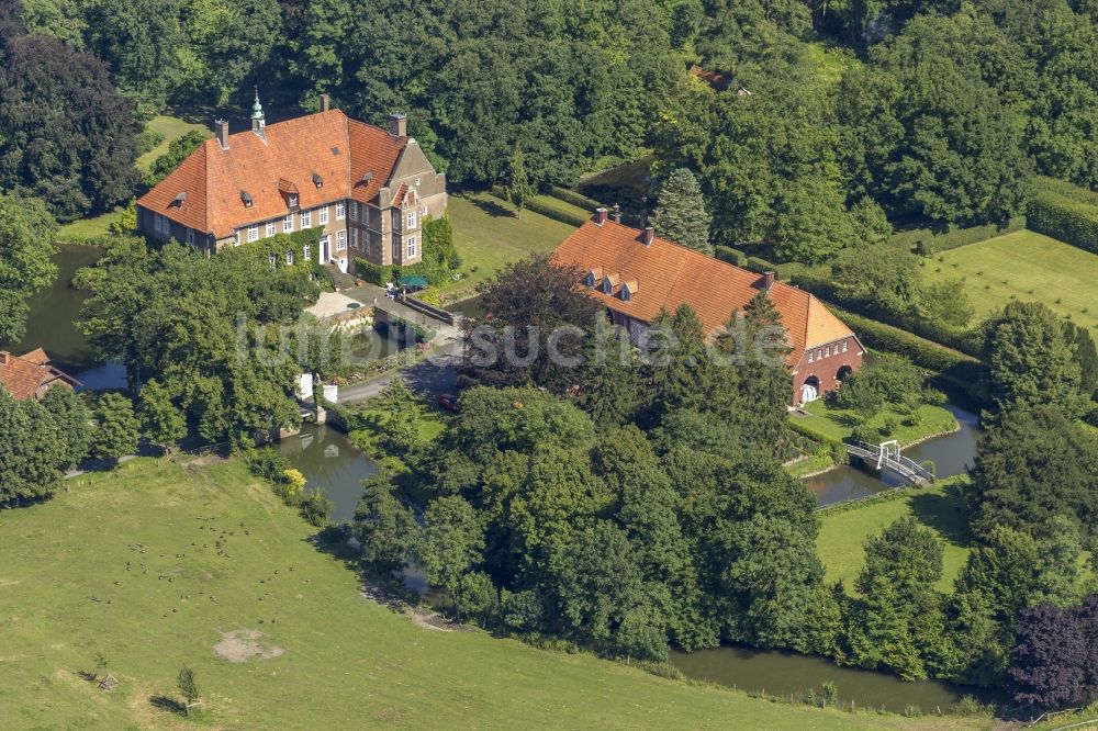 Luftaufnahme Ahlen - Schloss Haus Vorhelm im Ortsteil Vorhelm in Ahlen im Bundesland Nordrhein-Westfalen NRW