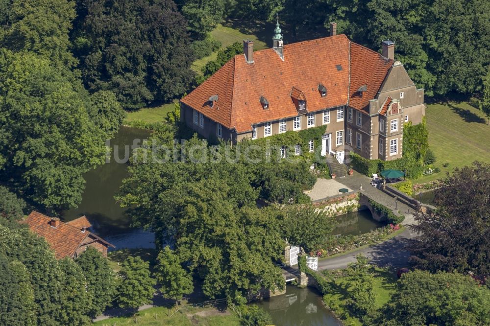 Ahlen von oben - Schloss Haus Vorhelm im Ortsteil Vorhelm in Ahlen im Bundesland Nordrhein-Westfalen NRW