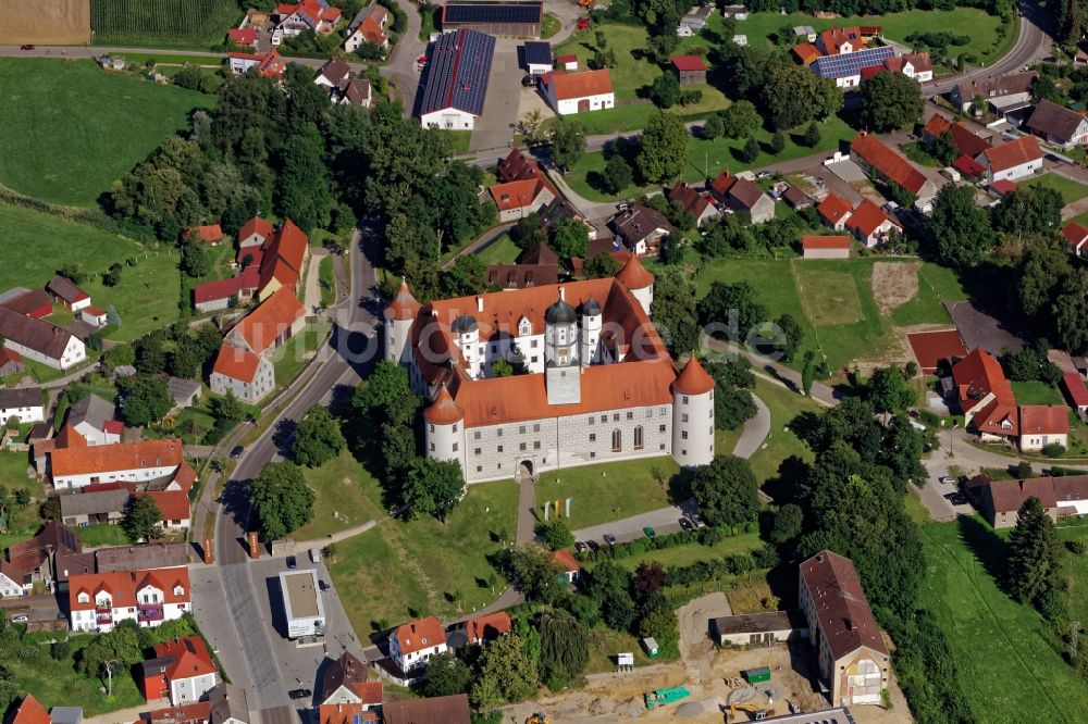 Höchstädt aus der Vogelperspektive: Schloss Höchstädt an der Donau im Bundesland Bayern