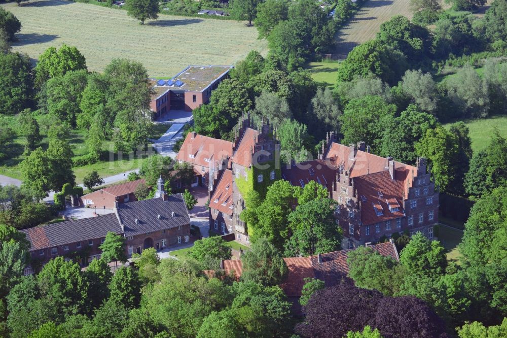 Hamm von oben - Schloss Heessen an der Schloßstraße im Bezirk Heessen in Hamm im Bundesland Nordrhein-Westfalen