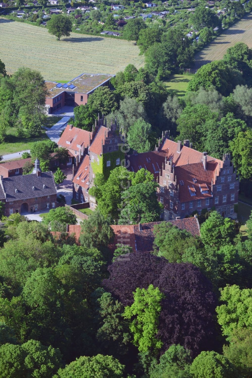 Hamm aus der Vogelperspektive: Schloss Heessen an der Schloßstraße im Bezirk Heessen in Hamm im Bundesland Nordrhein-Westfalen