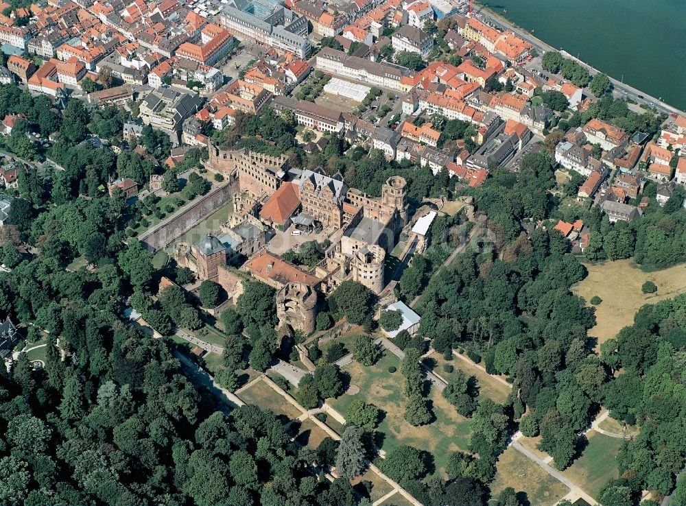 Heidelberg von oben - Schloss Heidelberg in Heidelberg im Bundesland Baden-Württemberg