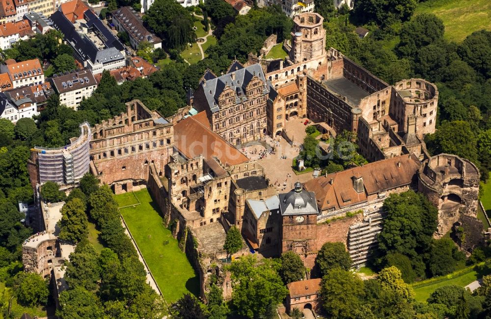 Heidelberg aus der Vogelperspektive: Schloss Heidelberg in Heidelberg im Bundesland Baden-Württemberg