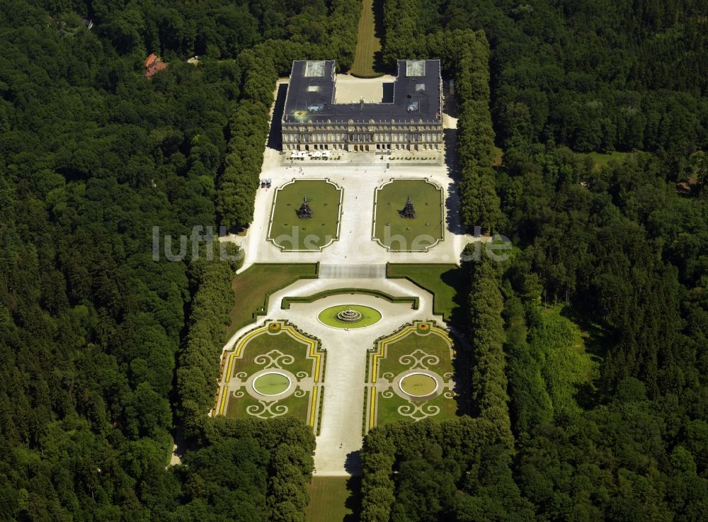 Luftaufnahme Chiemsee - Schloss Herrenchiemsee auf der Insel Herrenchiemsee im Bundesland Bayern