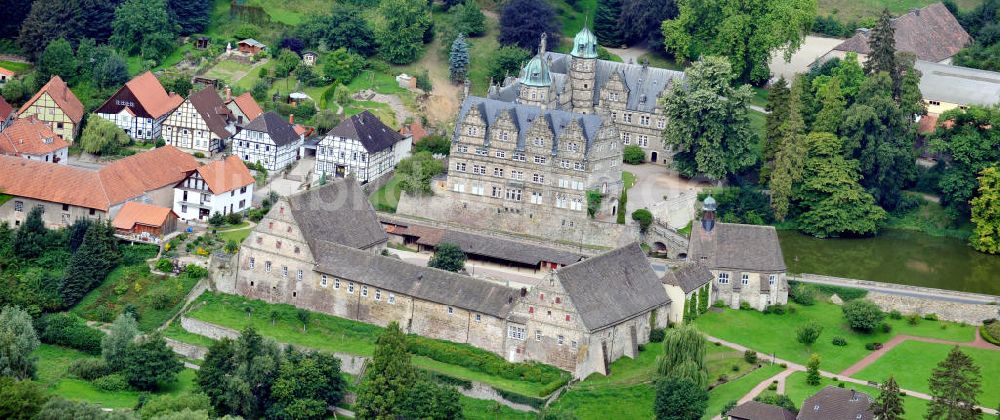 Emmerthal aus der Vogelperspektive: Schloss Hämelschenburg in Emmerthal / Niedersachsen