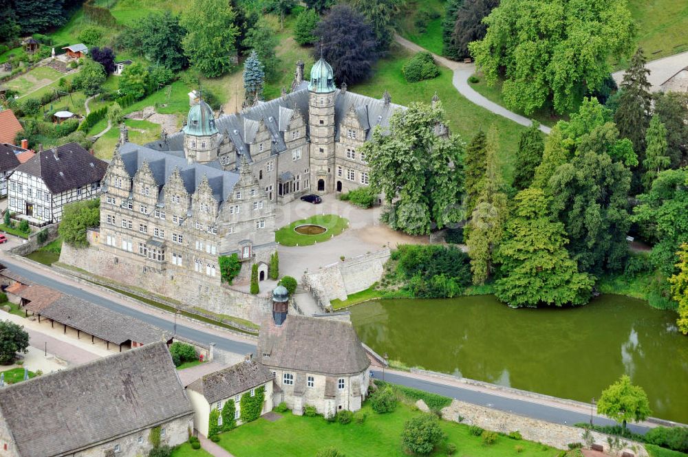 Emmerthal aus der Vogelperspektive: Schloss Hämelschenburg in Emmerthal / Niedersachsen