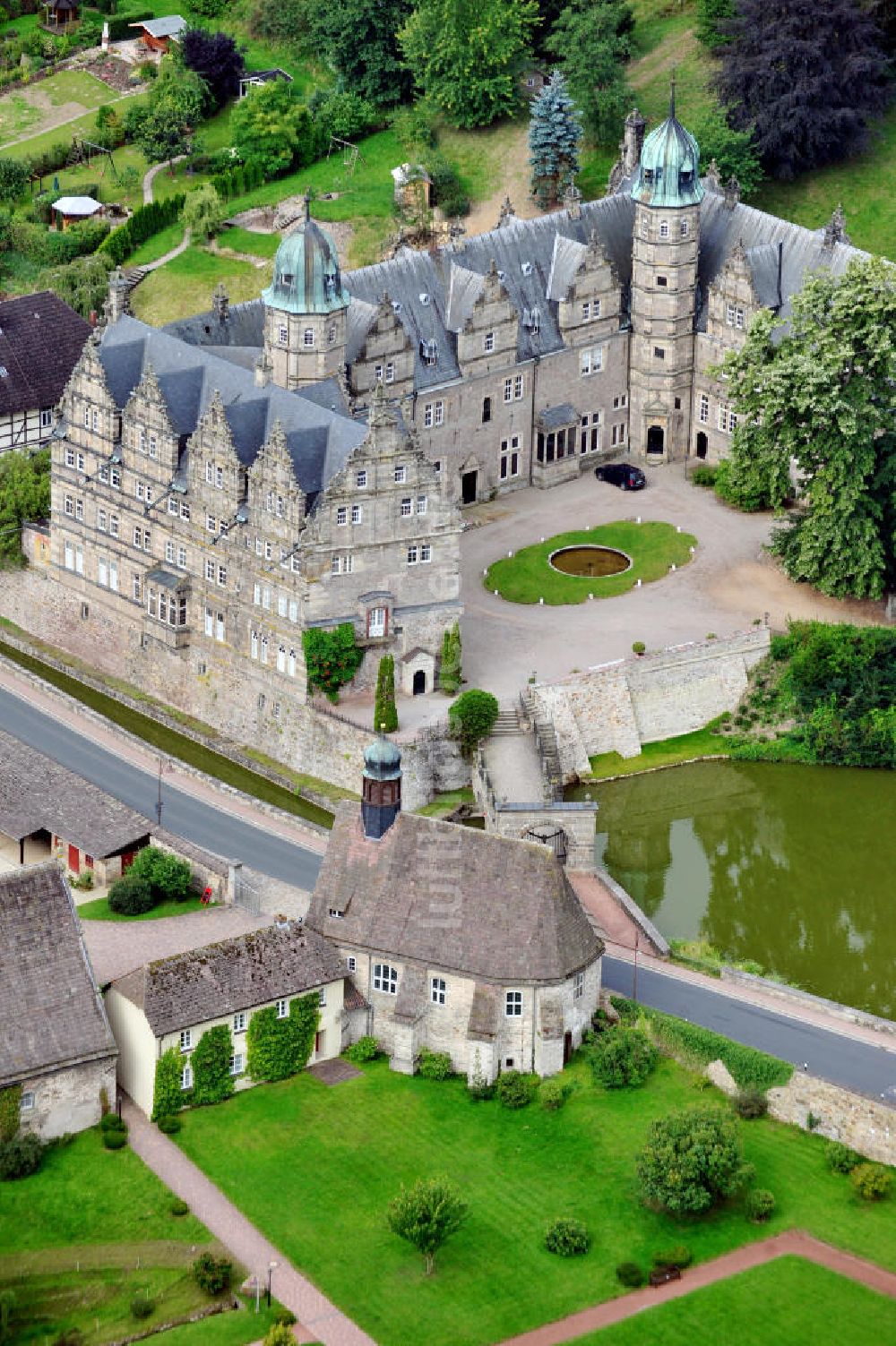 Luftaufnahme Emmerthal - Schloss Hämelschenburg in Emmerthal / Niedersachsen