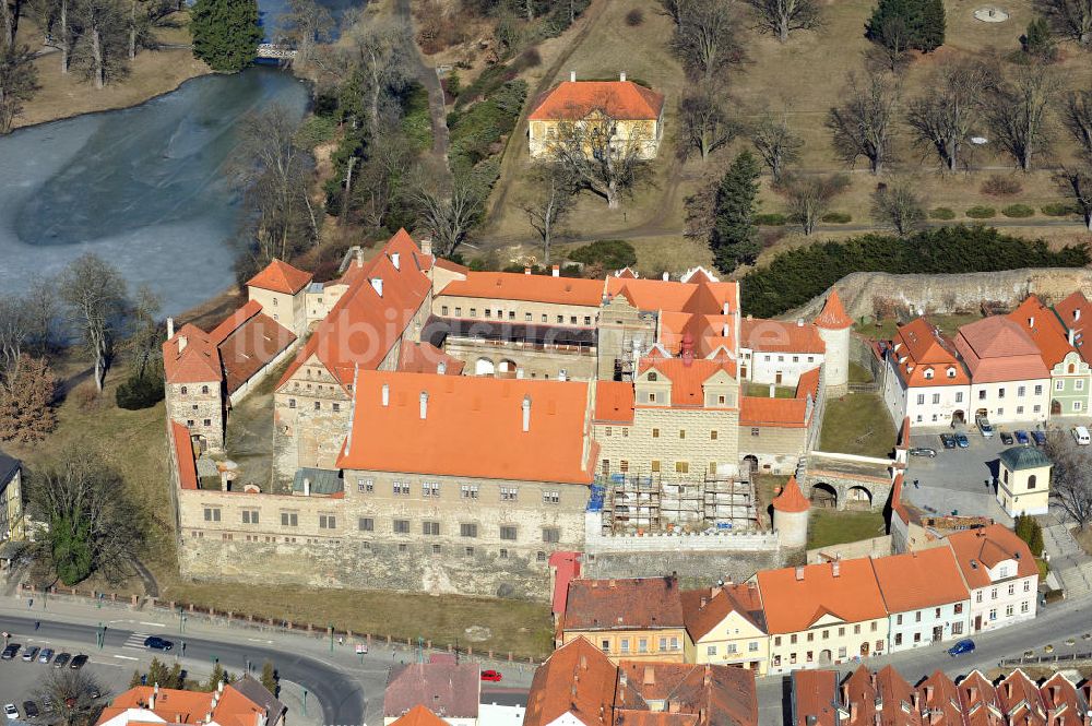 Horsovsky Tyn / Bischofteinitz aus der Vogelperspektive: Schloss Horsovsky Tyn / Bischofteinitz