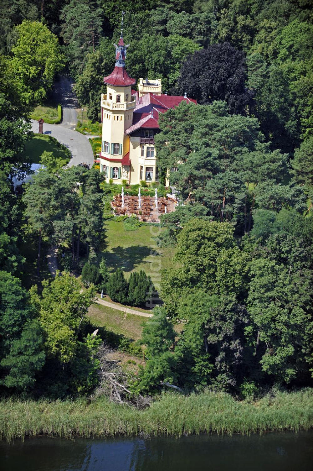 Storkow aus der Vogelperspektive: Schloss Hubertushöhe bei Storkow