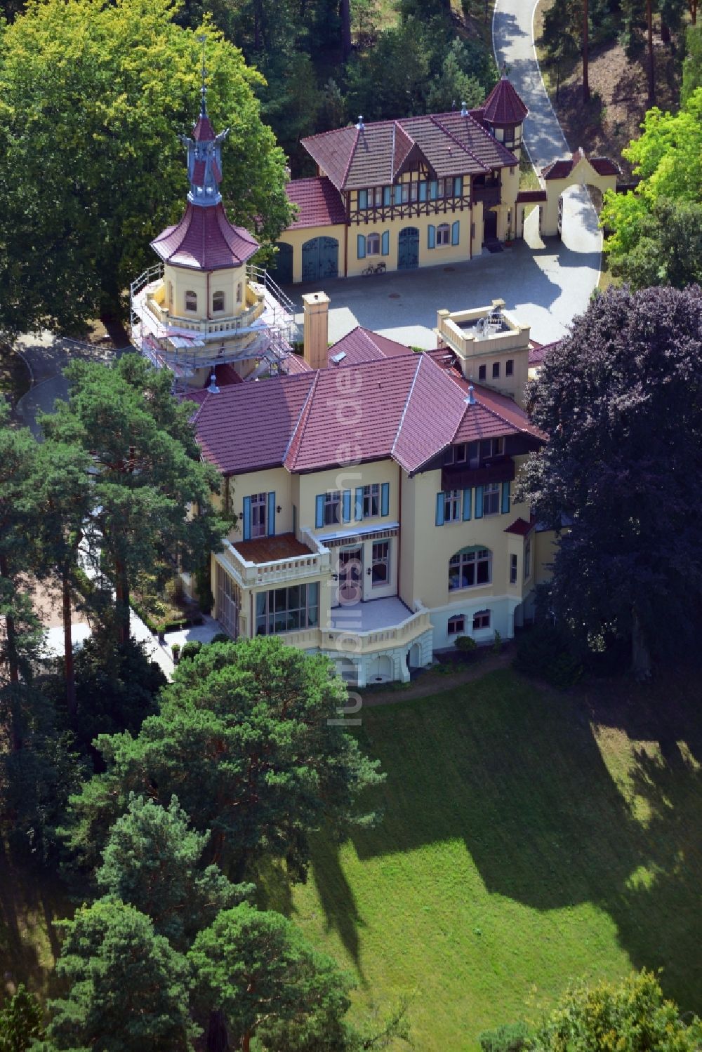 Storkow von oben - Schloss Hubertushöhe in Storkow im Bundesland Brandenburg