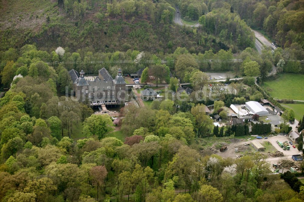 Kettwig / Essen aus der Vogelperspektive: Schloss Hugenpoet ( Hugenpoot ) im Essener Stadtteil Kettwig