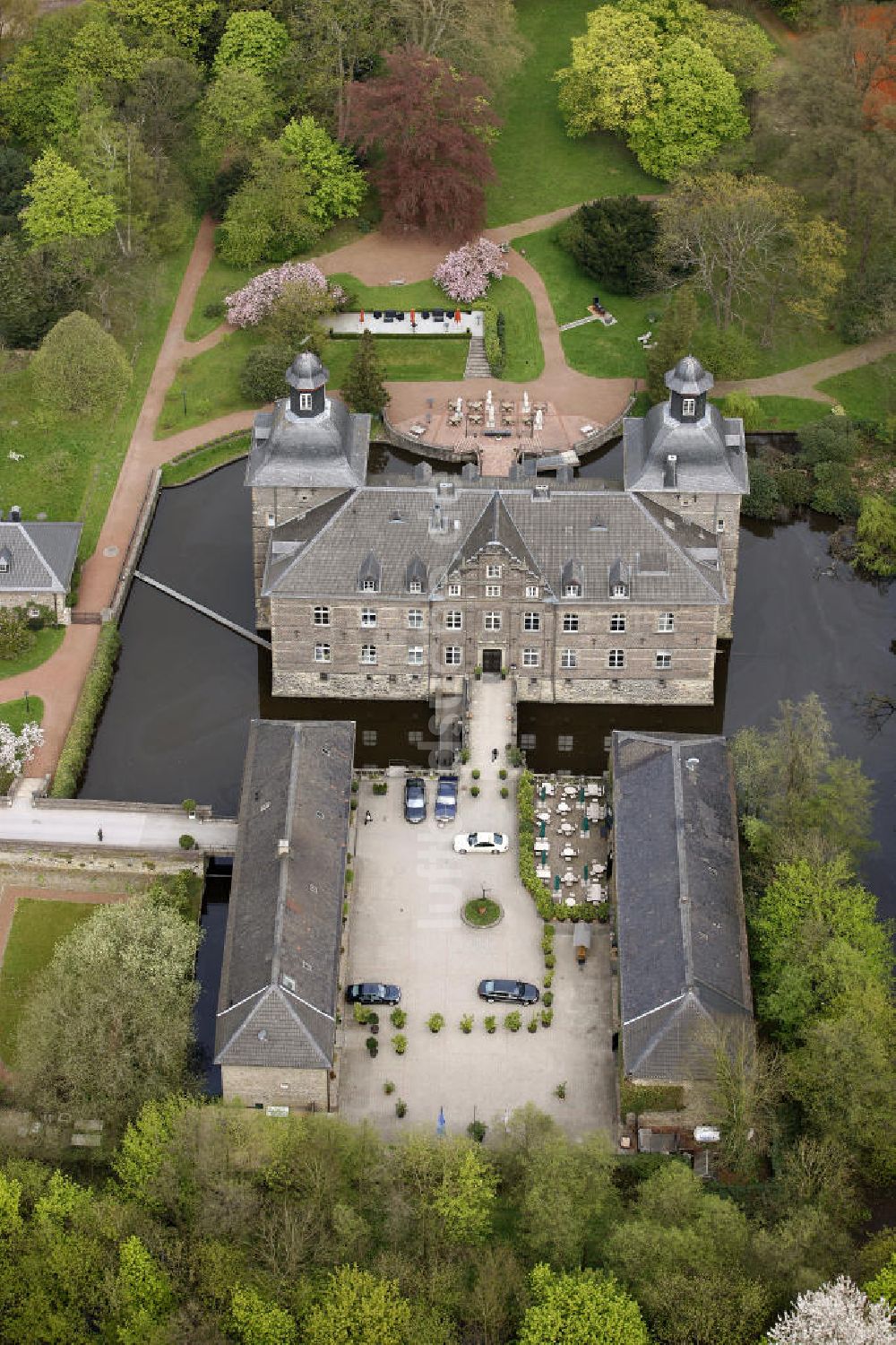 Luftbild Kettwig / Essen - Schloss Hugenpoet ( Hugenpoot ) im Essener Stadtteil Kettwig