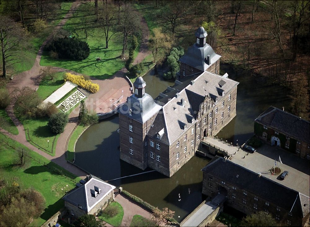 Luftbild Essen OT Kettwig - Schloss Hugenpoet Wasserschloss im Essener Stadtteil Kettwig im Bundesland Nordrhein-Westfalen