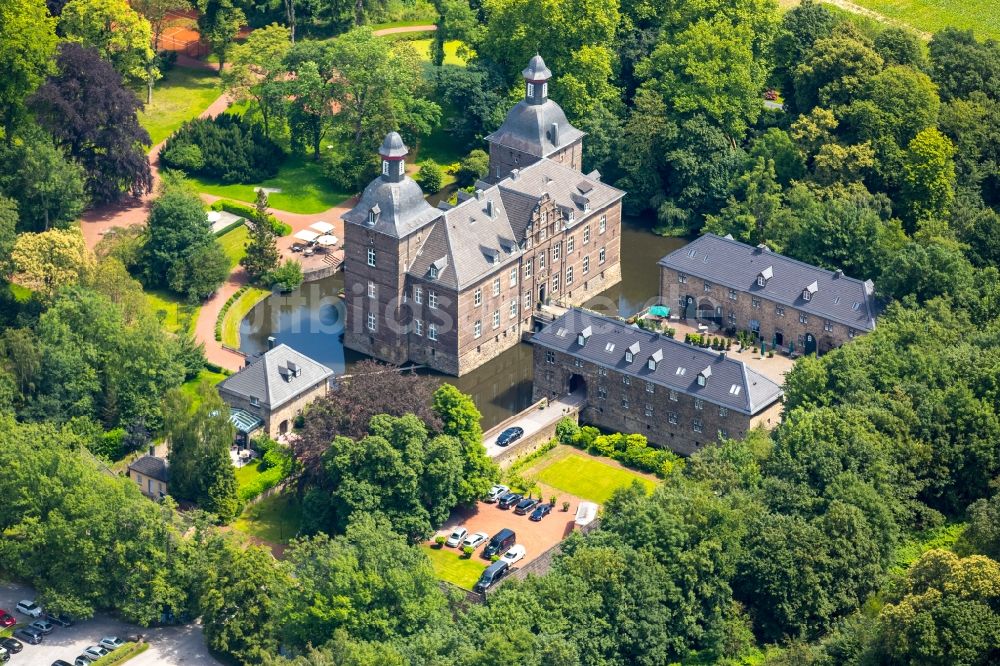 Luftaufnahme Essen - Schloss Hugenpoet Wasserschloss im Essener Stadtteil Kettwig im Bundesland Nordrhein-Westfalen