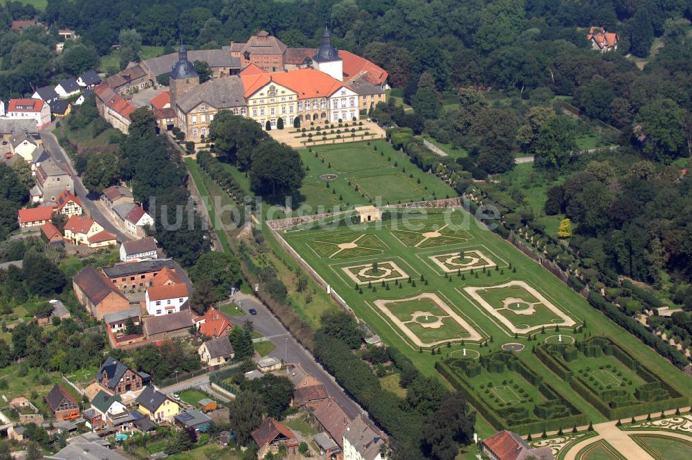 Hundisburg aus der Vogelperspektive: Schloss Hundisburg mit Gartenanlage