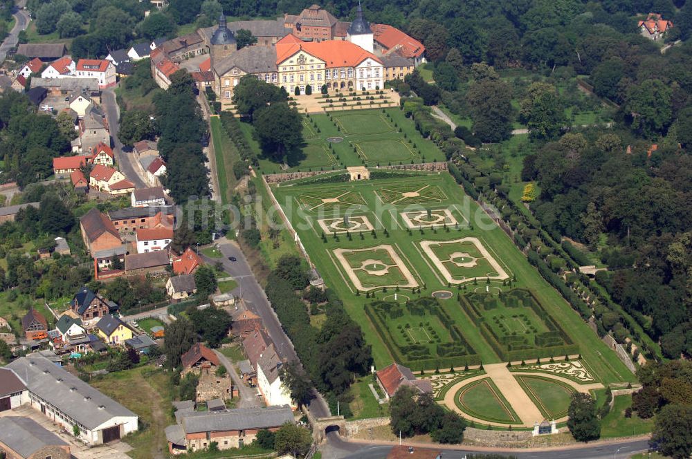 Luftbild Hundisburg - Schloss Hundisburg mit Gartenanlage