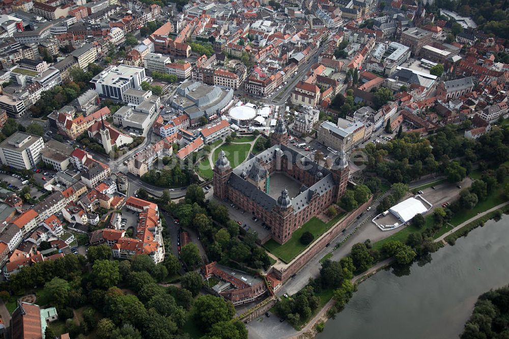 Aschaffenburg aus der Vogelperspektive: Schloss Johannisburg in Aschaffenburg