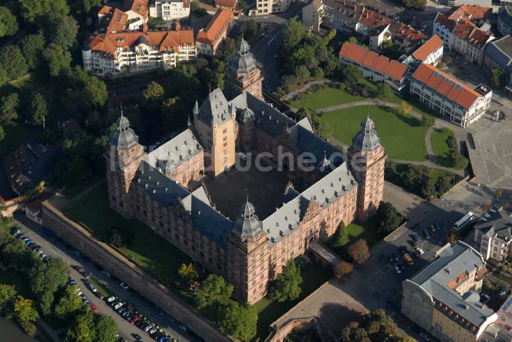 Aschaffenburg von oben - Schloss Johannisburg und der Schlossplatz