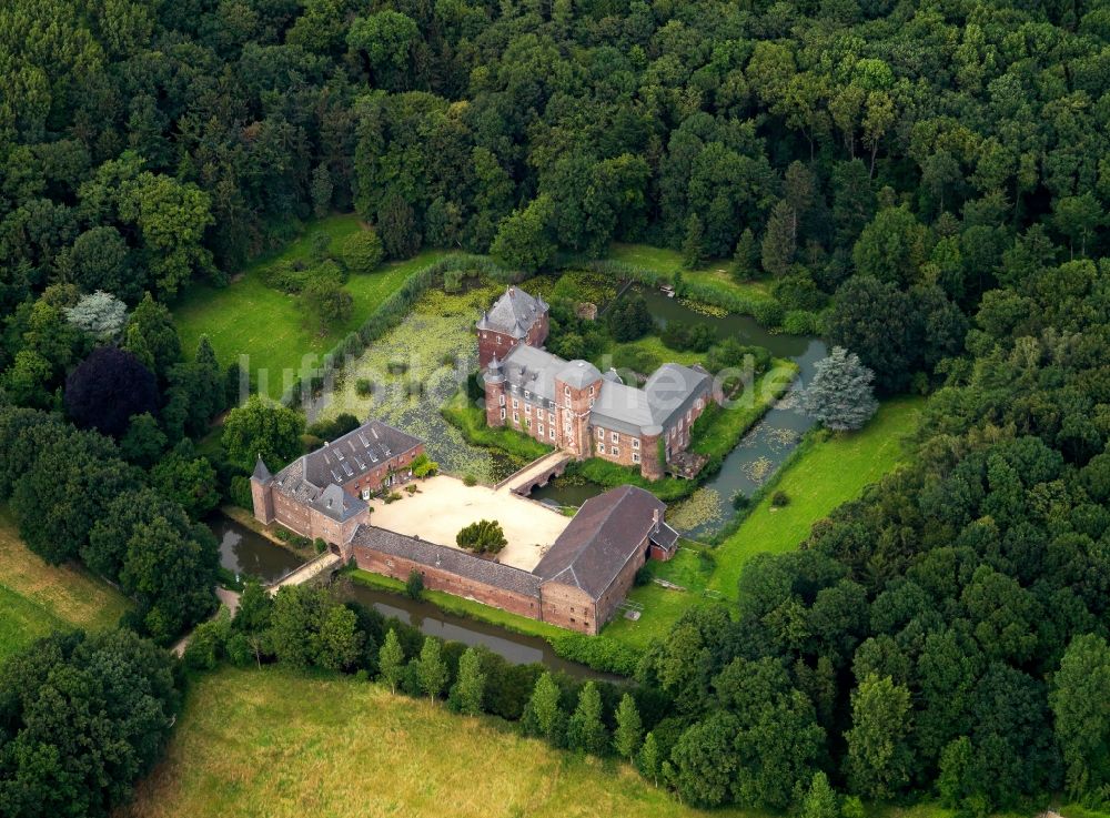 Jülich aus der Vogelperspektive: Schloss Kellenberg im Stadtteil Barmen in Jülich im Bundesland Nordrhein-Westfalen