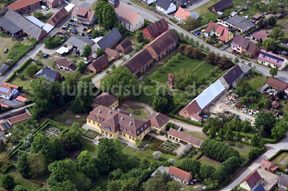 Kleßen-Görne von oben - Schloß Kleßen in Kleßen-Görne im Bundesland Brandenburg, Deutschland