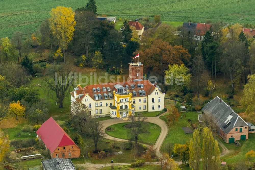 Lelkendorf aus der Vogelperspektive: Schloss Lelkendorf in Lelkendorf im Bundesland Mecklenburg-Vorpommern