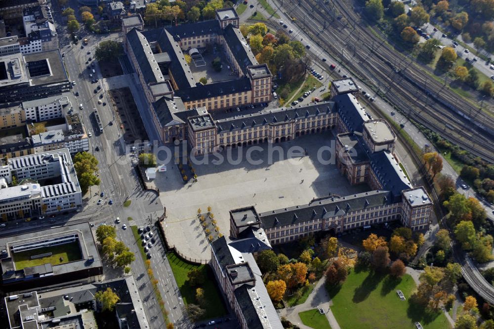 Mannheim aus der Vogelperspektive: Schloss Mannheim