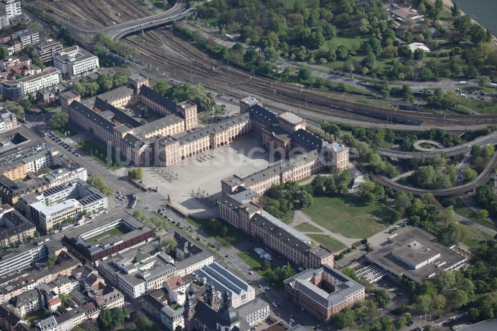 Luftaufnahme Mannheim - Schloss Mannheim im Bundesland Baden-Württemberg