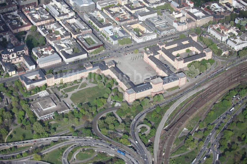 Mannheim von oben - Schloss Mannheim im Bundesland Baden-Württemberg