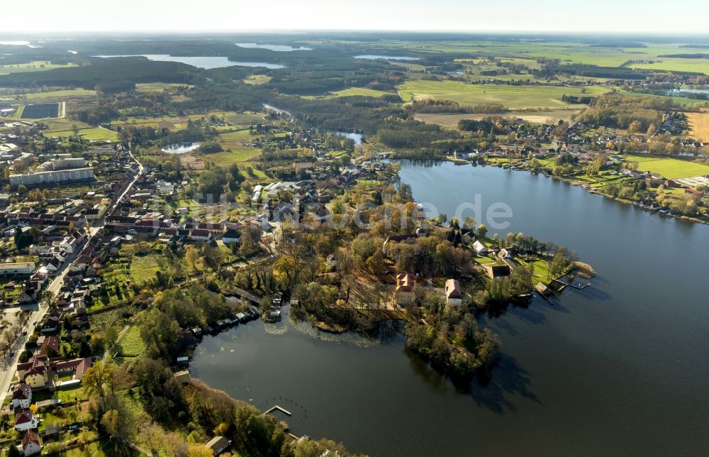 Mirow von oben - Schloss Mirow mit Johanniterkirche auf der Schlossinsel Mirow im Bundesland Mecklenburg-Vorpommern