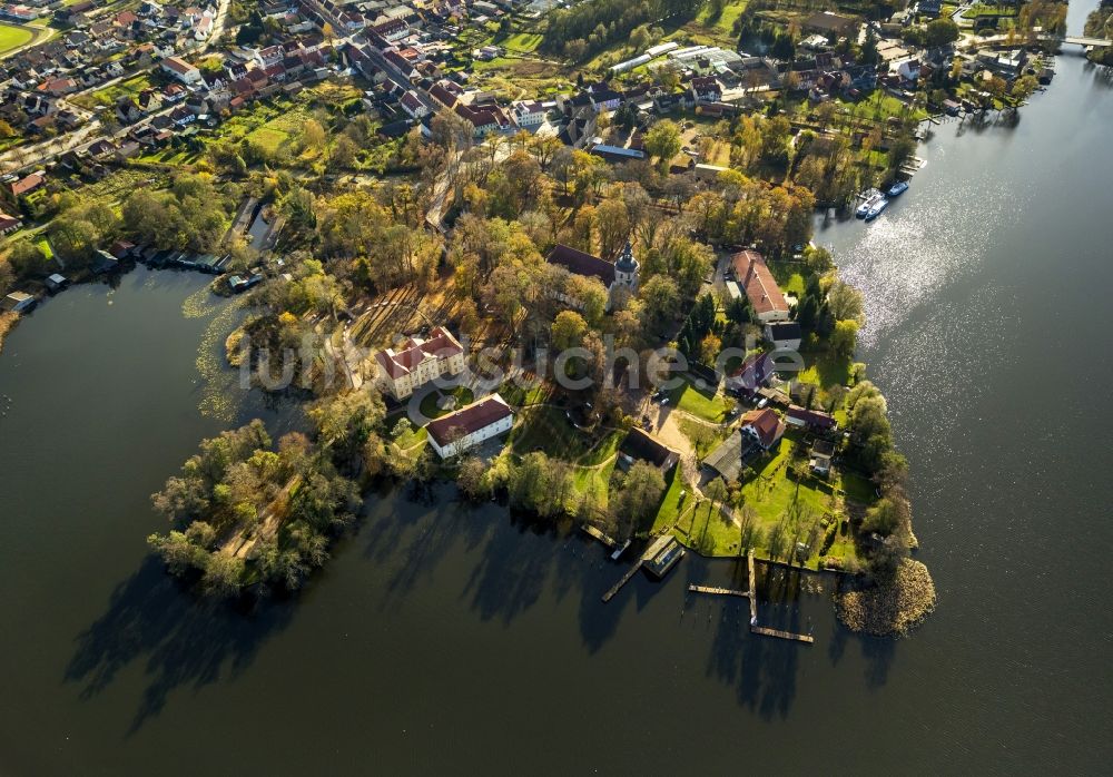 Luftaufnahme Mirow - Schloss Mirow mit Johanniterkirche auf der Schlossinsel Mirow im Bundesland Mecklenburg-Vorpommern