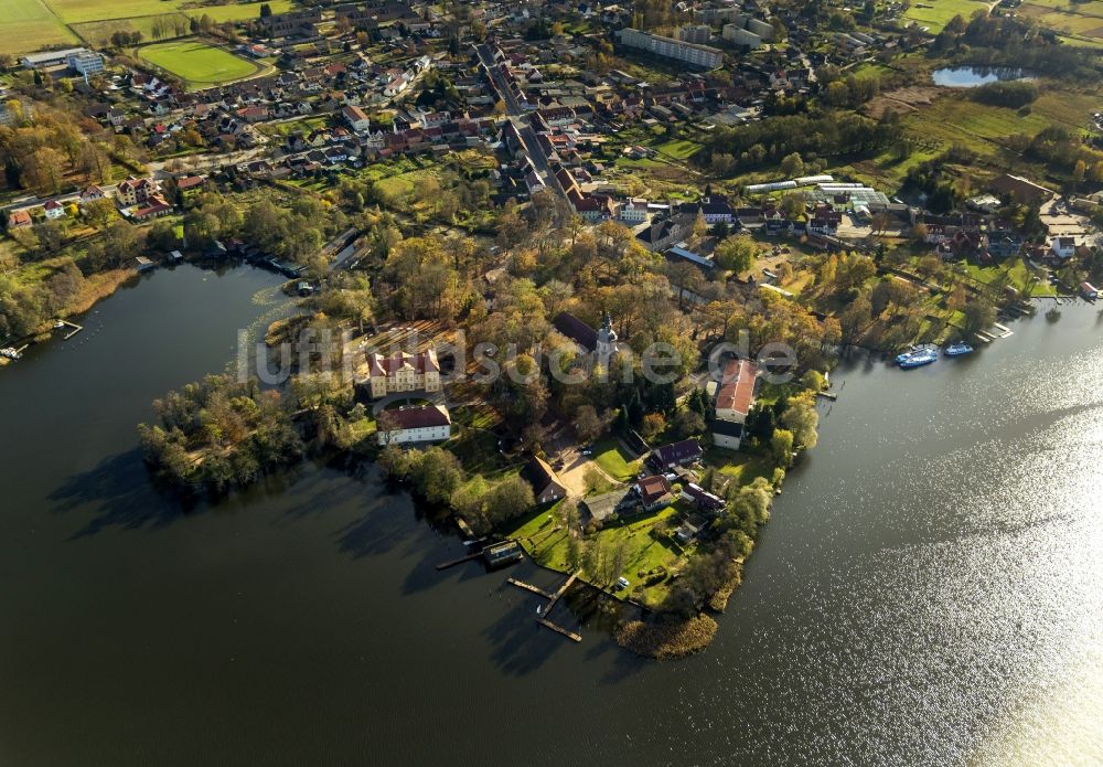 Mirow von oben - Schloss Mirow mit Johanniterkirche auf der Schlossinsel Mirow im Bundesland Mecklenburg-Vorpommern