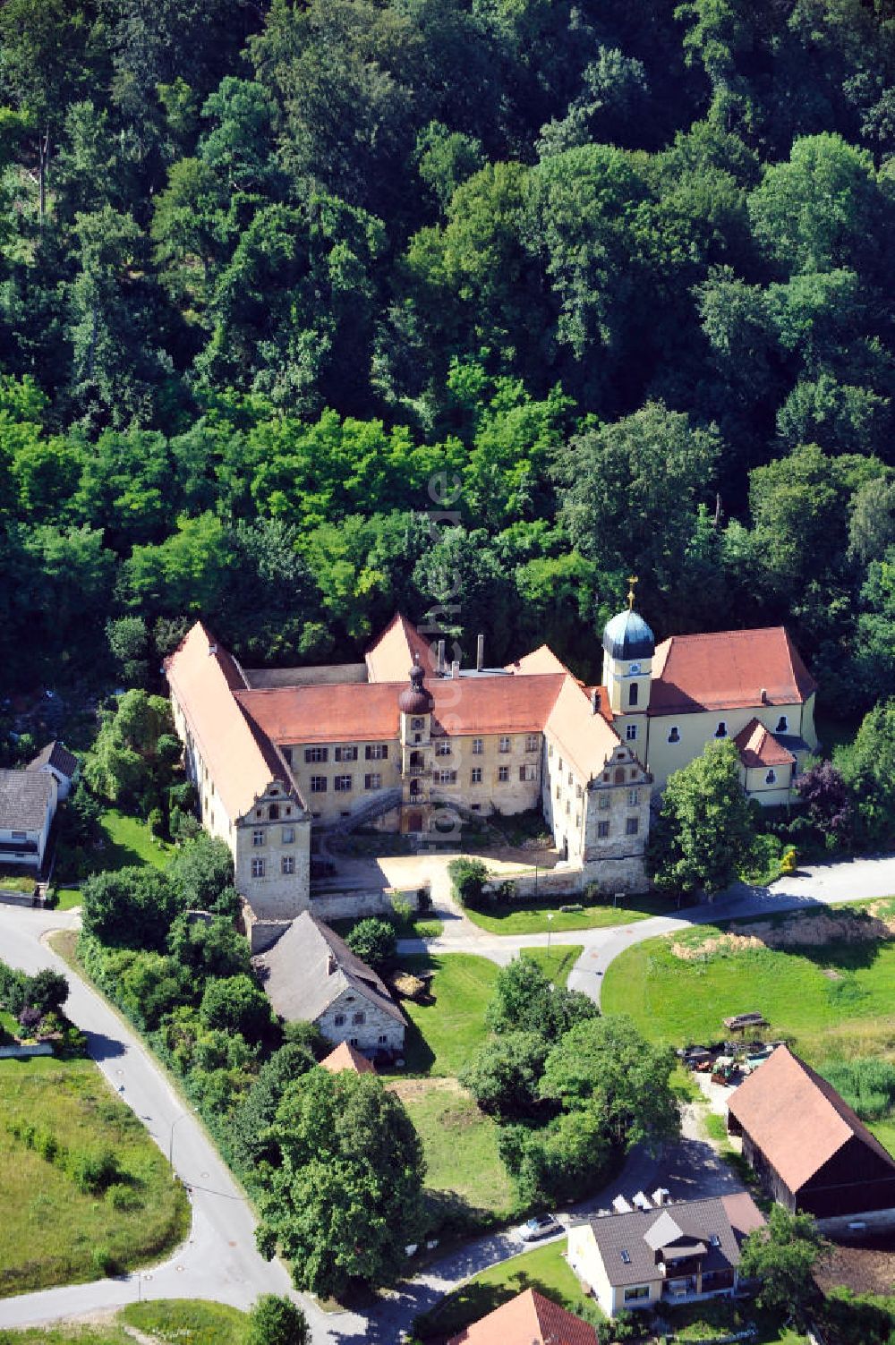 Luftbild Münchshofen - Schloss Münchshofen in Münchshofen, Bayern