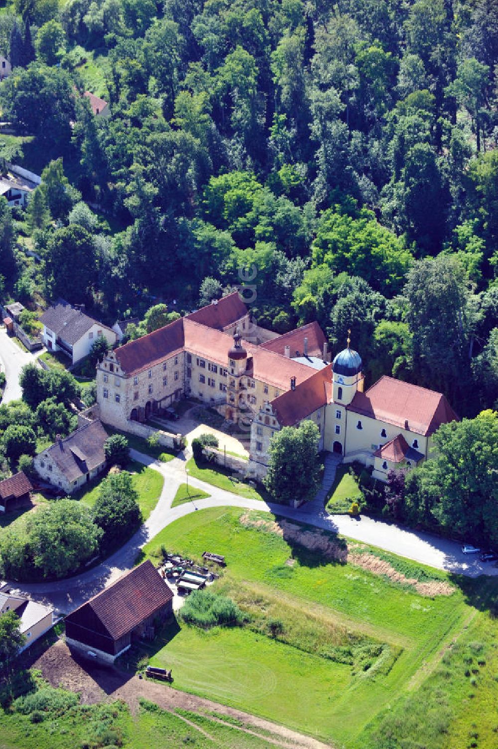 Münchshofen aus der Vogelperspektive: Schloss Münchshofen in Münchshofen, Bayern