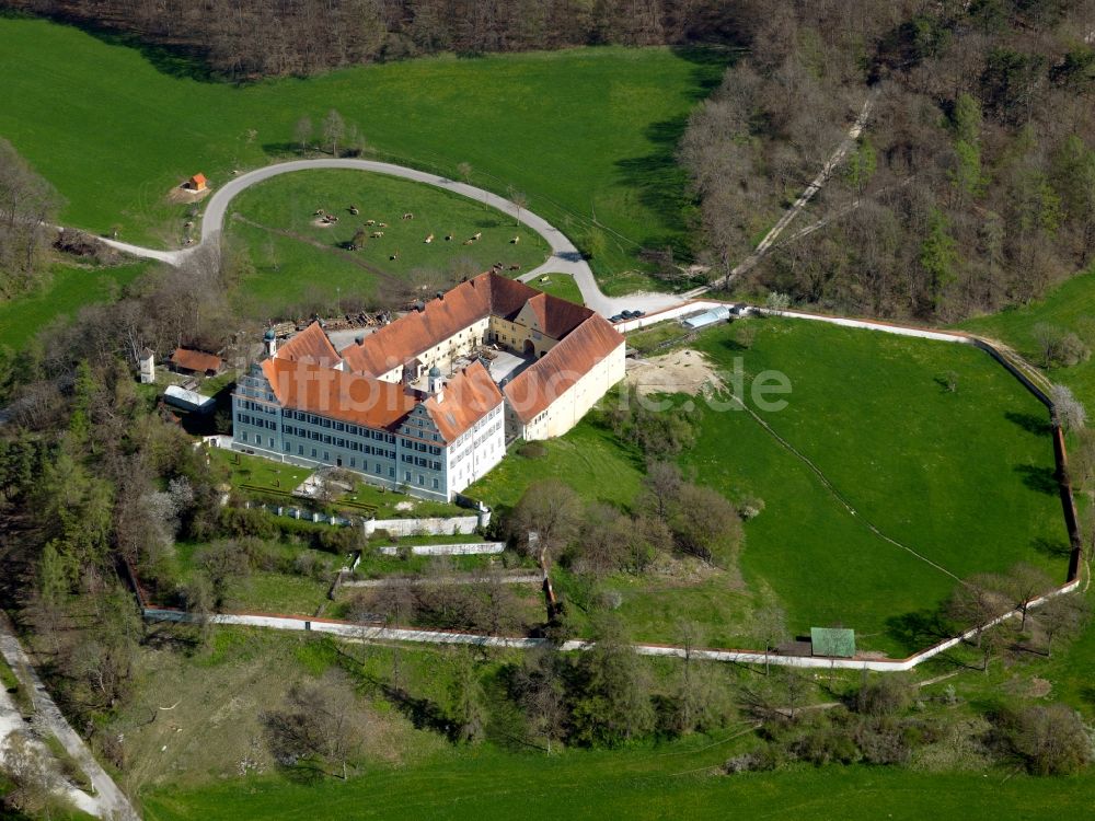 Luftaufnahme Ehingen - Schloss Mochental im Kirchener Tal im Gebiet der Kreisstadt Ehingen im Bundesland Baden-Württemberg