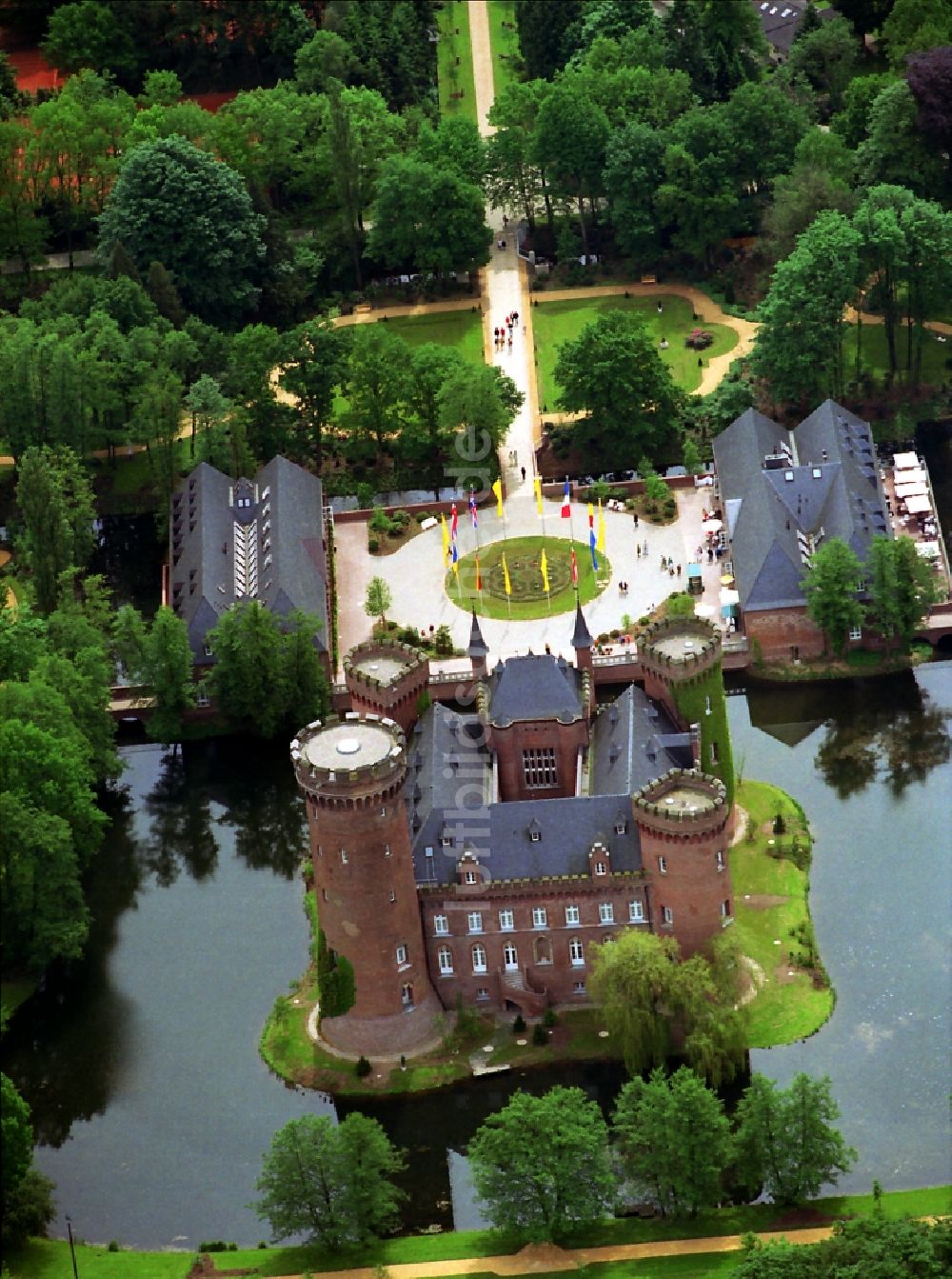 Luftaufnahme Bedburg-Hau - Schloss Moyland in Bedburg-Hau im Bundesland Nordrhein-Westfalen