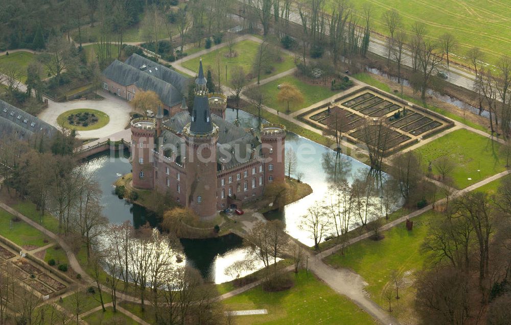 Luftbild Bedburg-Hau - Schloss Moyland, einem Wasserschloss bei Bedburg-Hau im Kreis Kleve