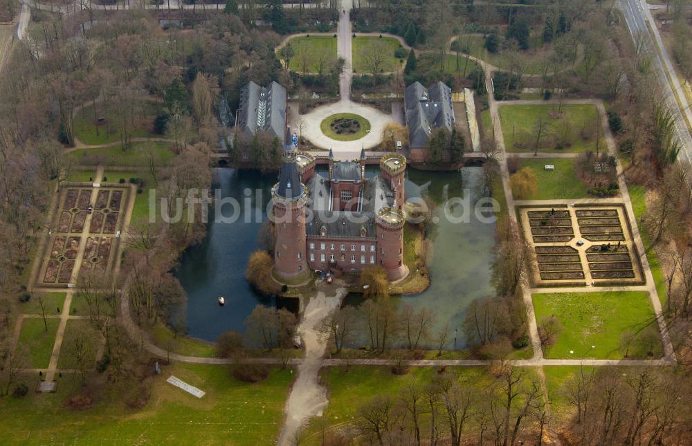 Luftaufnahme Bedburg-Hau - Schloss Moyland, einem Wasserschloss bei Bedburg-Hau im Kreis Kleve