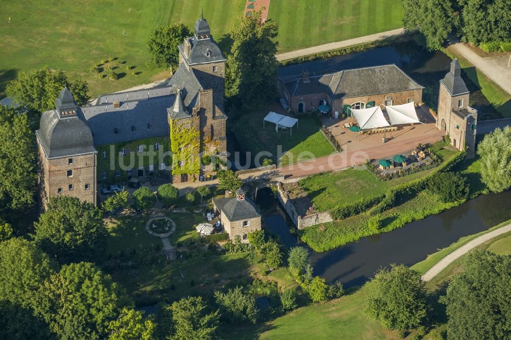 Korschenbroich aus der Vogelperspektive: Schloss Myllendonk in Korschenbroich in Nordrhein-Westfalen