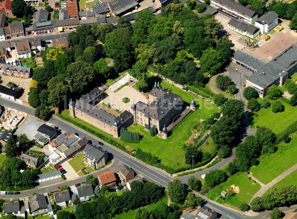 Nörvenich aus der Vogelperspektive: Schloss Nörvenich in Nörvenich im Kreis Düren im Bundesland Nordrhein-Westfalen