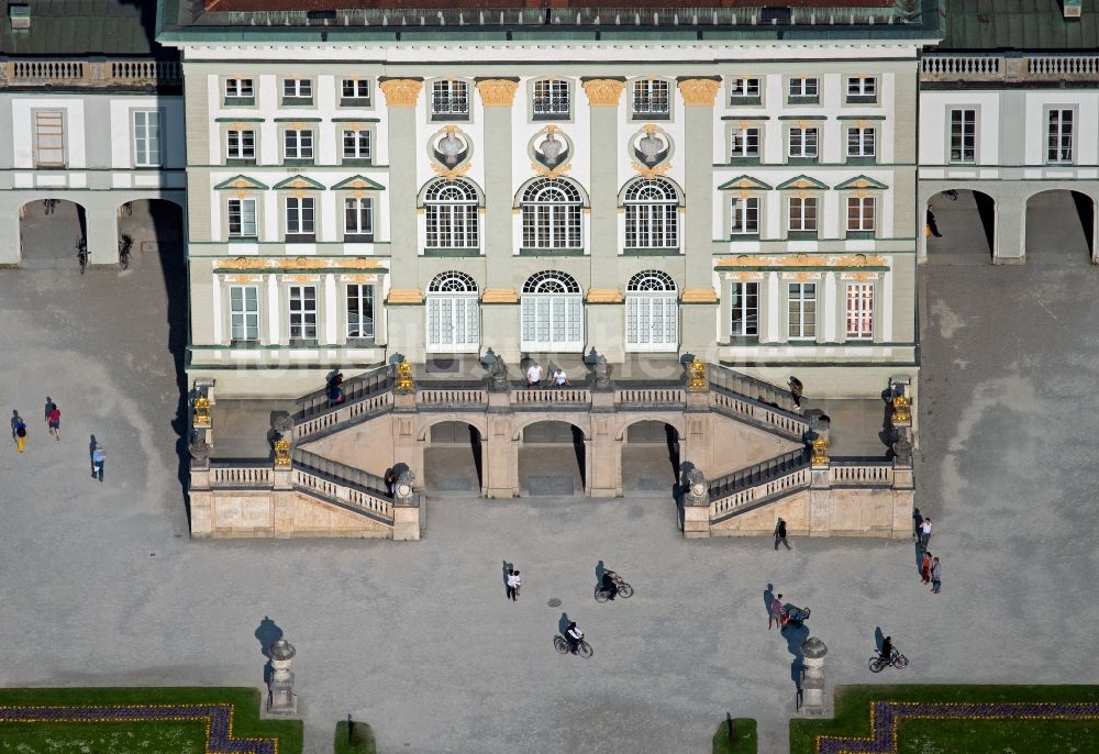 Luftaufnahme München - Schloss Nymphenburg - Mittelgebäude - im Stadtteil Neuhausen-Nymphenburg in München im Bundesland Bayern, Deutschland