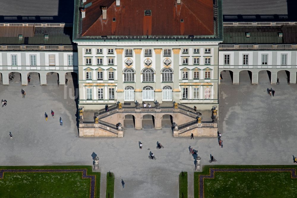 Luftaufnahme München - Schloss Nymphenburg - Mittelgebäude - im Stadtteil Neuhausen-Nymphenburg in München im Bundesland Bayern, Deutschland