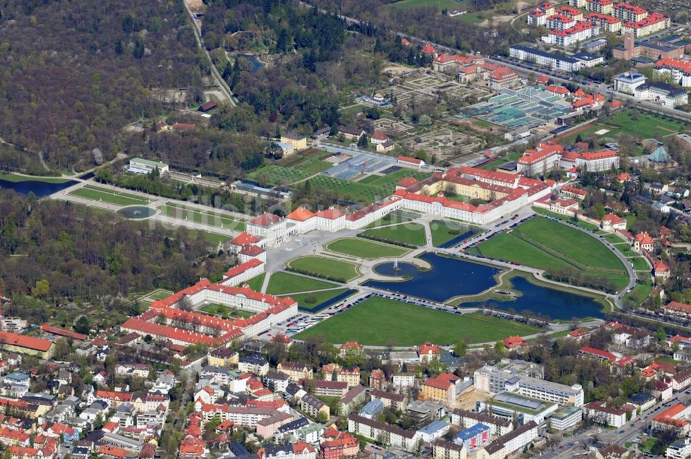 München aus der Vogelperspektive: Schloß Nymphenburg in München im Bundesland Bayern