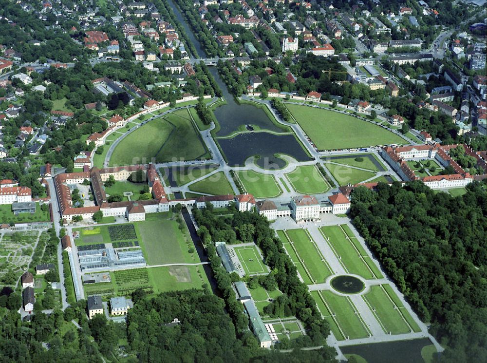 München aus der Vogelperspektive: Schloß Nymphenburg in München - Nymphenburg Palace in Munich