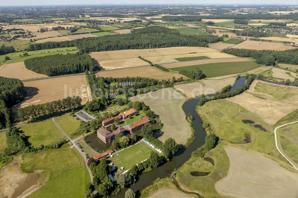 Hamm aus der Vogelperspektive: Schloss Oberwerries im Stadtbezirk Heessen in Hamm im Bundesland Nordrhein-Westfalen NRW