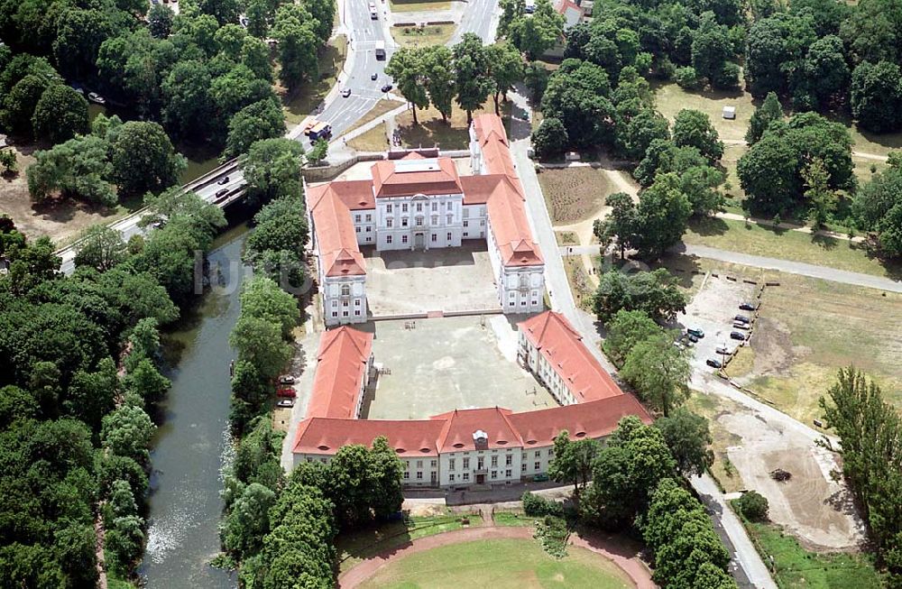 Oranienburg von oben - Schloß Oranienburg. Ort: Oranienburg Datum: 24.06.2003