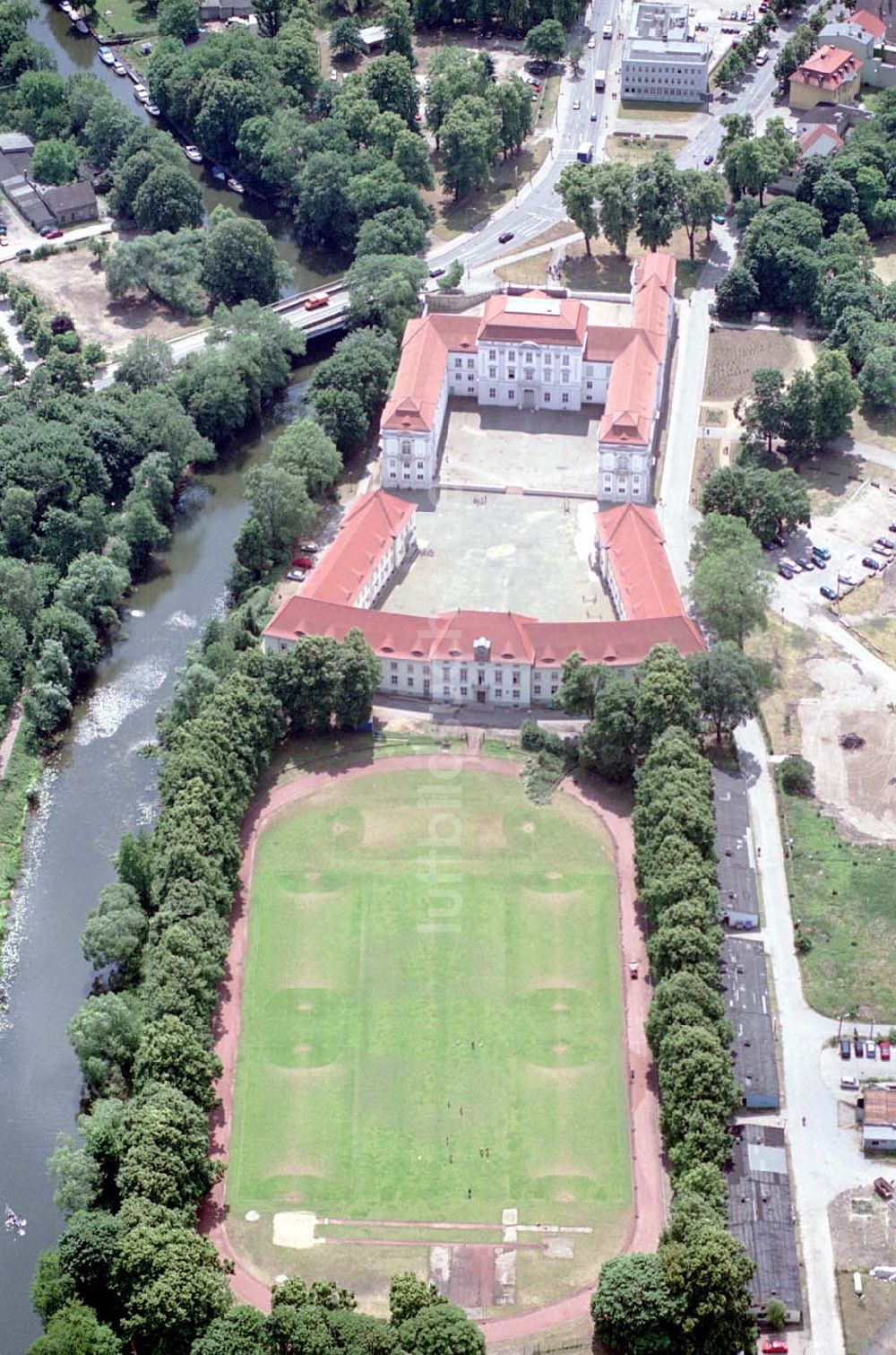 Oranienburg von oben - Schloß Oranienburg. Ort: Oranienburg Datum: 24.06.2003