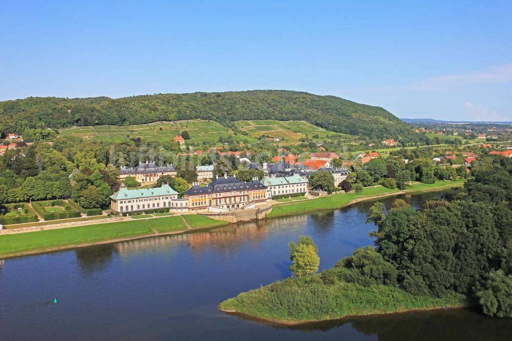 Luftaufnahme Pillnitz - Schloss & Park Pillnitz, die bedeutendste chinoise Schlossanlage Europas