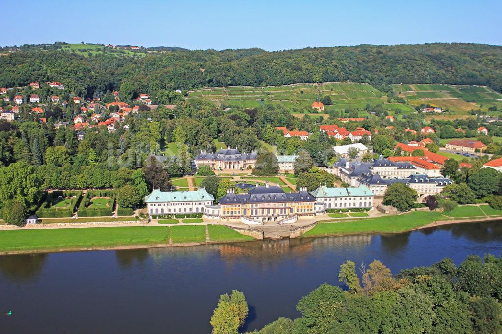 Pillnitz von oben - Schloss & Park Pillnitz, die bedeutendste chinoise Schlossanlage Europas