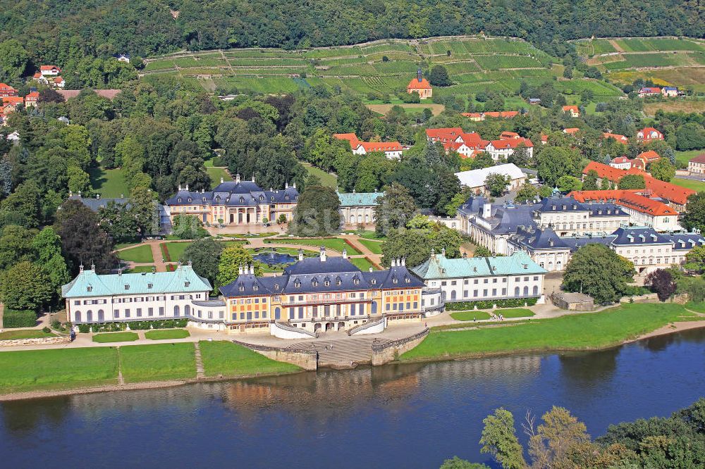 Pillnitz aus der Vogelperspektive: Schloss & Park Pillnitz, die bedeutendste chinoise Schlossanlage Europas